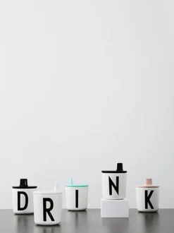 Design Letters nokka / kansi mukiin - black