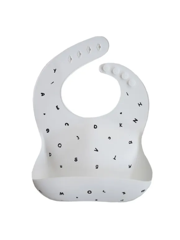 Mushie silikoninen ruokalappu (white letters)