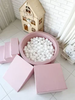 Pehmustettu pallomeri, leikkialusta, liukumäki ja portaat - Pink