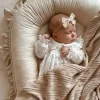 Vauvan pesä röyhelöillä – Pehmeä ja turvallinen babynest vastasyntyneelle, beige
